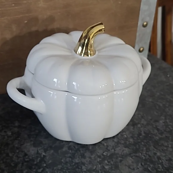 White Ceramic "Pumpkin" Shaped .8 Quart Dip/Soup Dish with Lid - Picture 6 of 13